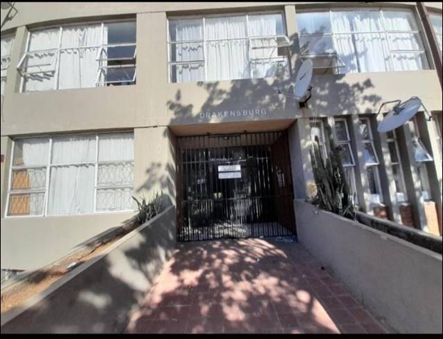 2 BEDROOM APARTMENT FOR SALE IN SYMHURST